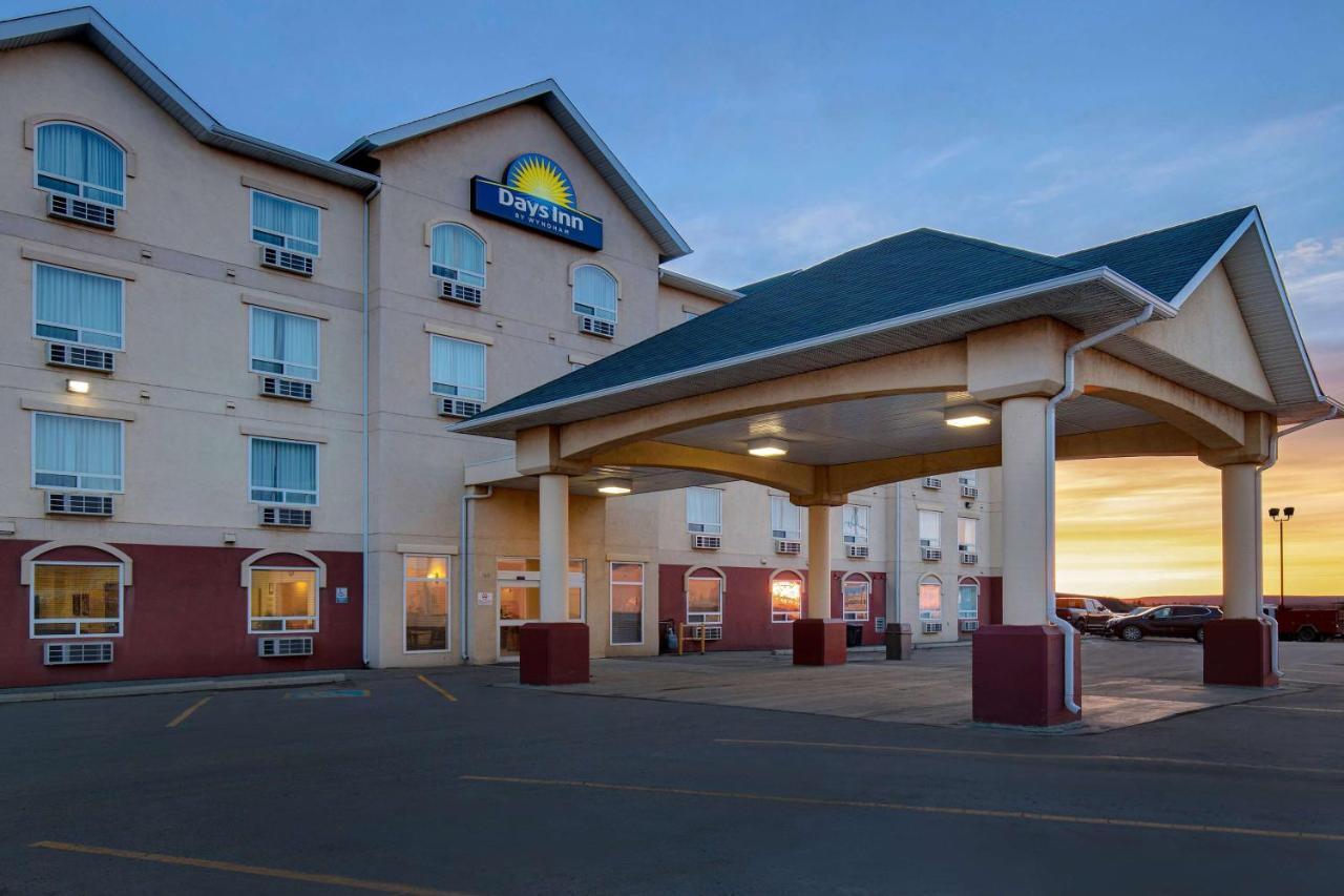 Days Inn By Wyndham Dawson Creek Zewnętrze zdjęcie