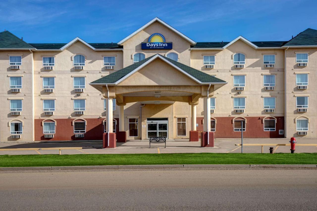 Days Inn By Wyndham Dawson Creek Zewnętrze zdjęcie