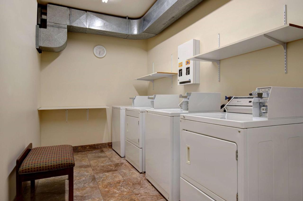 Days Inn By Wyndham Dawson Creek Zewnętrze zdjęcie