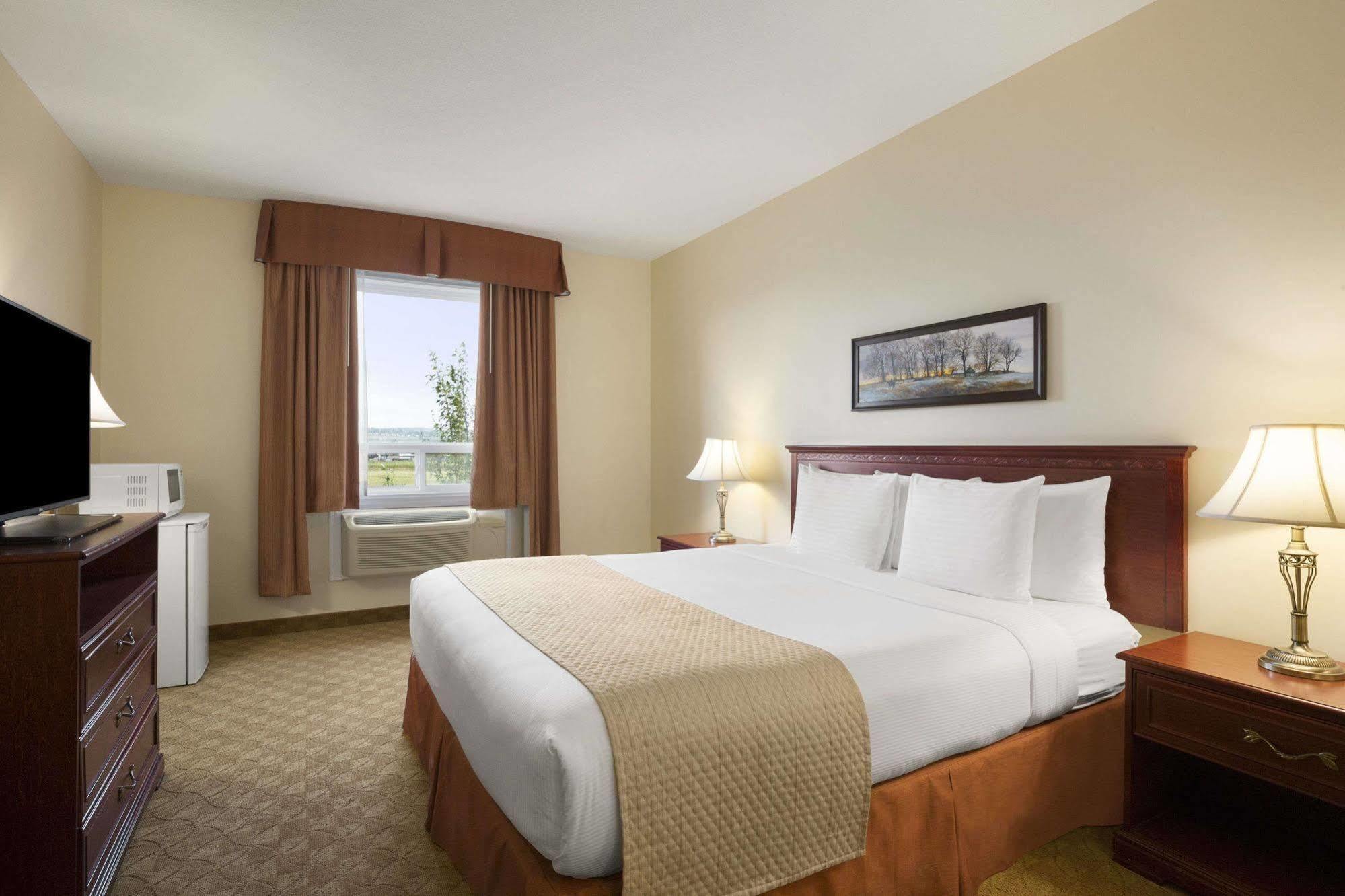 Days Inn By Wyndham Dawson Creek Zewnętrze zdjęcie